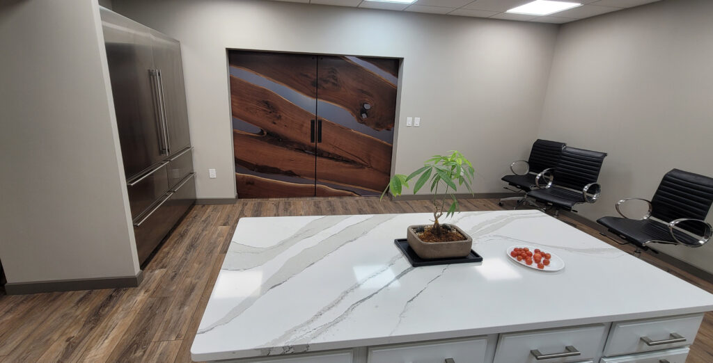 http://Walnut%20Interior%20Sliding%20Doors%20With%20Translucent%20Black%20Resin%208