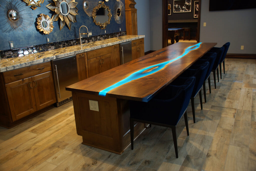 http://Walnut%20LED%20Epoxy%20Bar%20Top%20With%20Epoxy%20Resin%207
