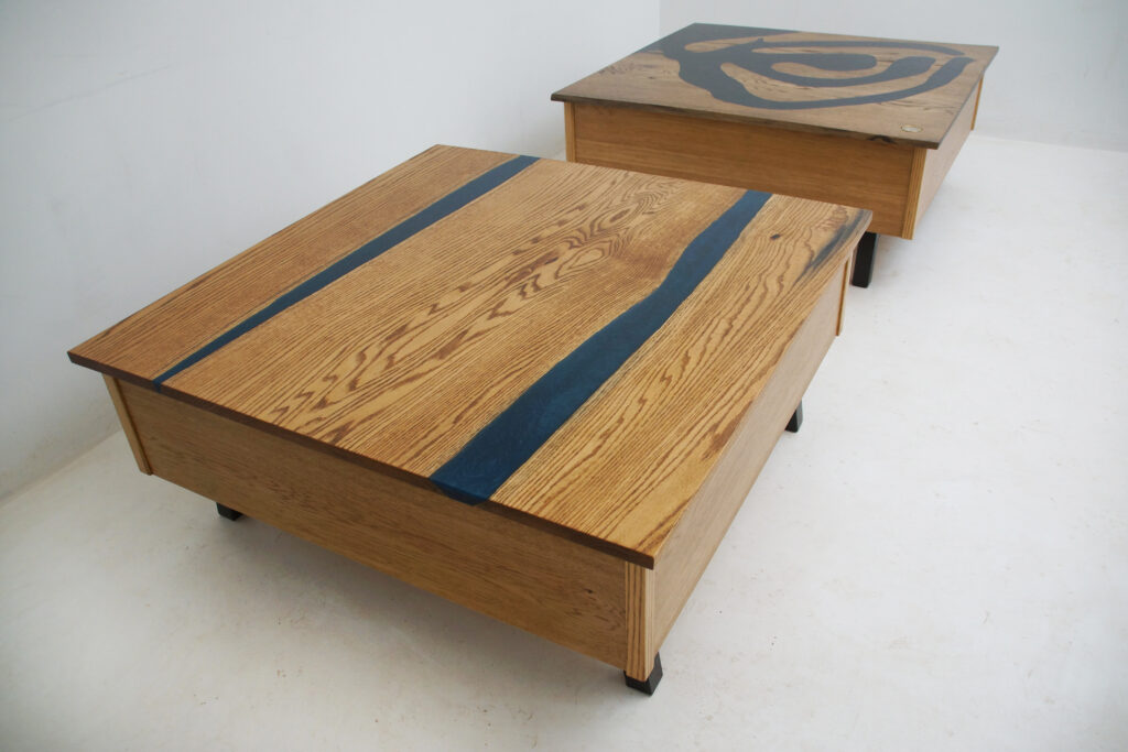 http://Custom%20Blue%20Epoxy%20&%20Oak%20Lift%20Top%20Coffee%20Table%204